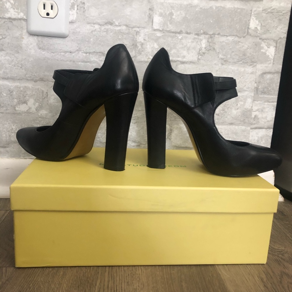 MaxStudio Max Studio Women's Carole Platform Pump